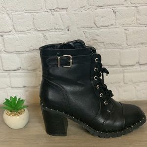 Diba thick heel Bootie